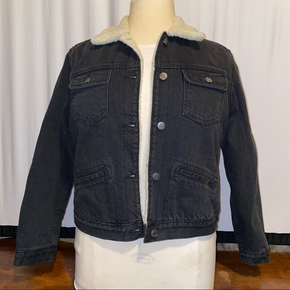 Gap black Jean jacket with fur inside - Picture 3 of 16